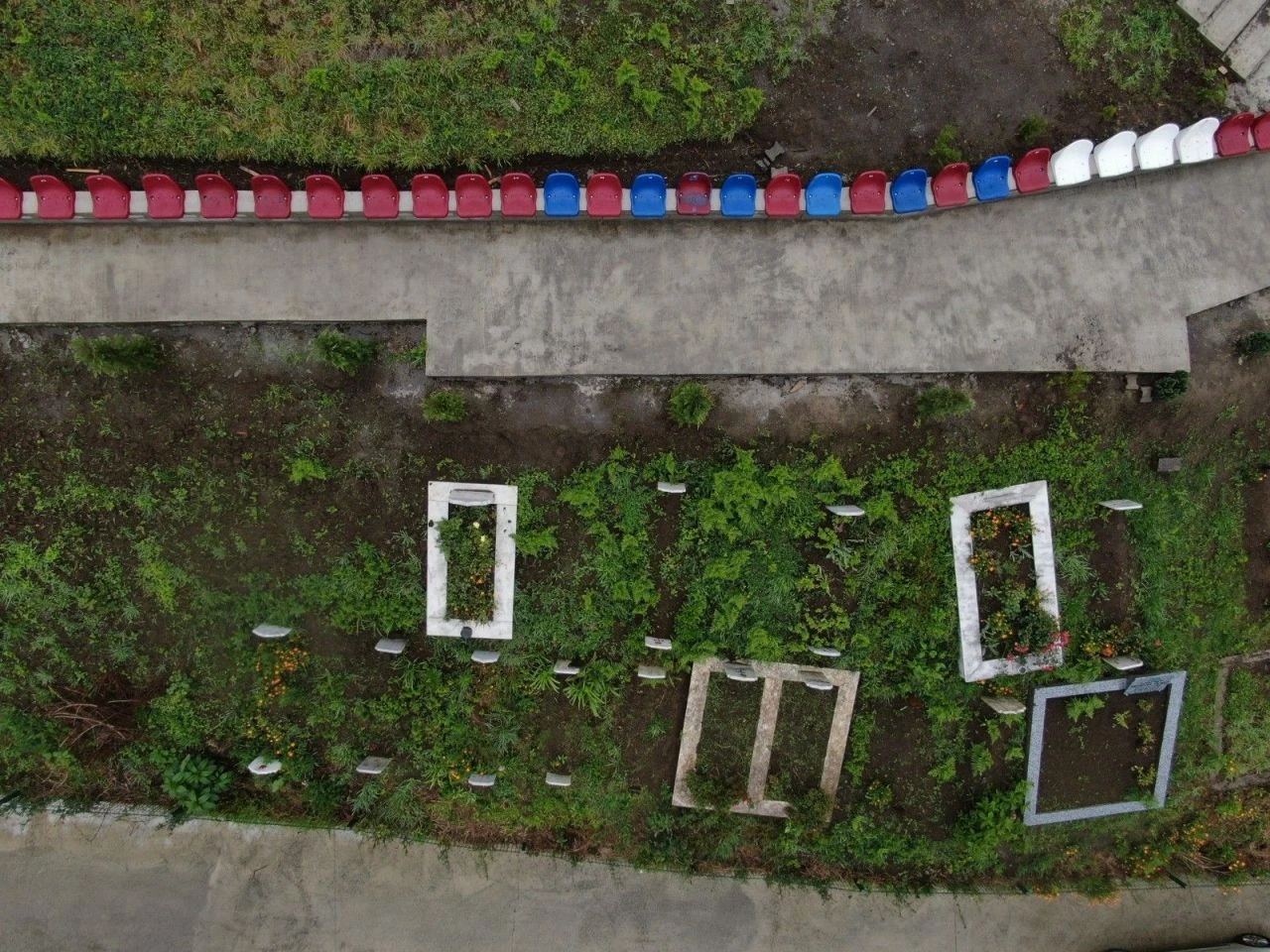 Bu mezarlığı görenler şaşıp kalıyor! Trabzonspor'dan tribün koltuğu talep ediyorlar - 3. Resim