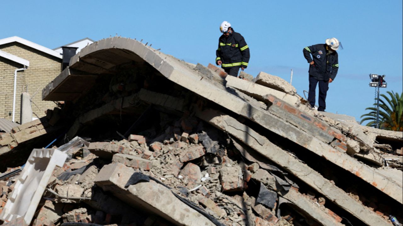 Güney Afrika&#039;da çöken binada 33 kişi öldü