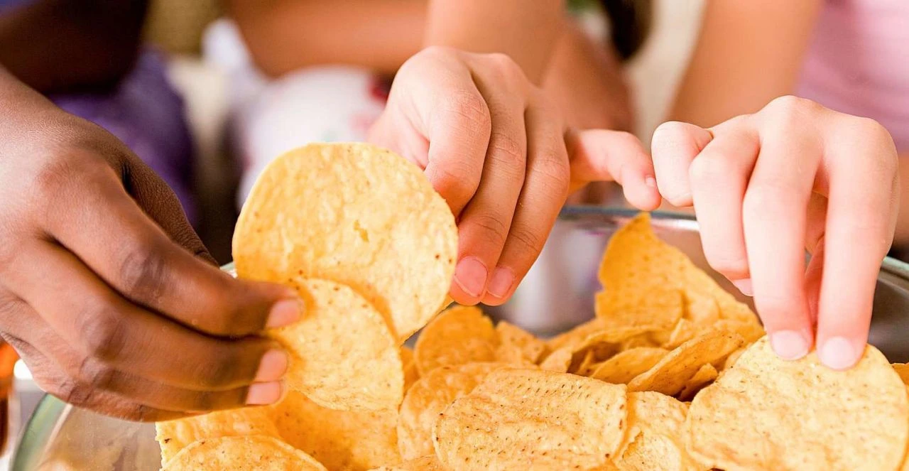 Sosyal medyadaki cips yeme meydan okuması 14 yaşındaki çocuğun sonu oldu