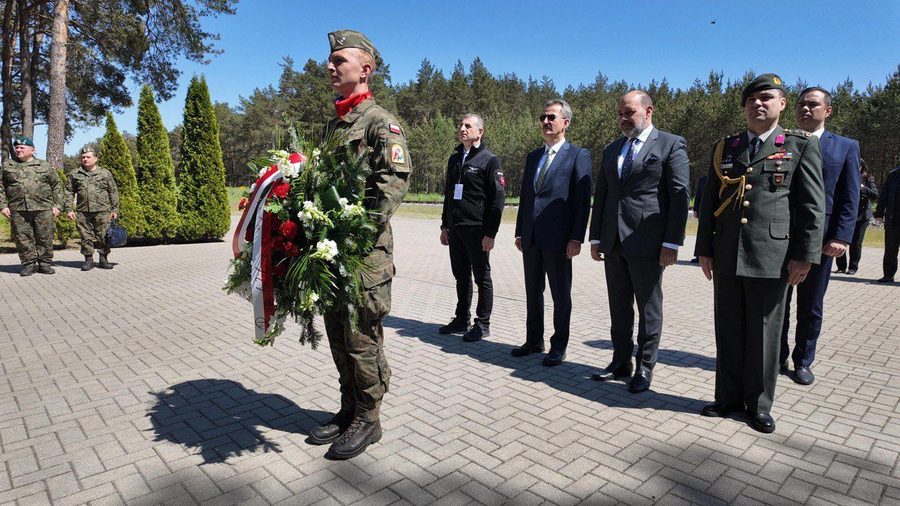 Türkiye tarihinde bir ilk gerçekleşti... Bayraktar'dan teslimat pozu: Avrupa ülkesinde SİHA sevinci - 1. Resim