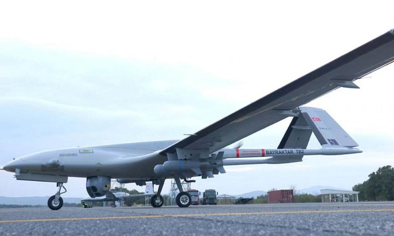 Türkiye tarihinde bir ilk gerçekleşti... Bayraktar'dan teslimat pozu: Avrupa ülkesinde SİHA sevinci - 4. Resim