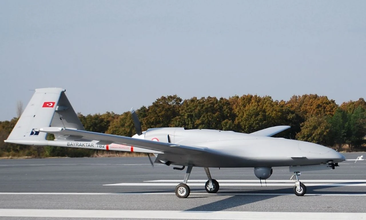 Türkiye tarihinde bir ilk gerçekleşti... Bayraktar'dan teslimat pozu: Avrupa ülkesinde SİHA sevinci - 5. Resim