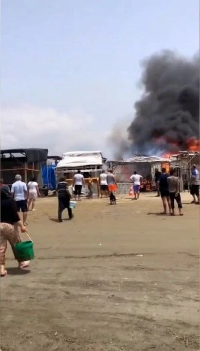 Barakada çıkan yangın paniğe neden oldu - 1. Resim