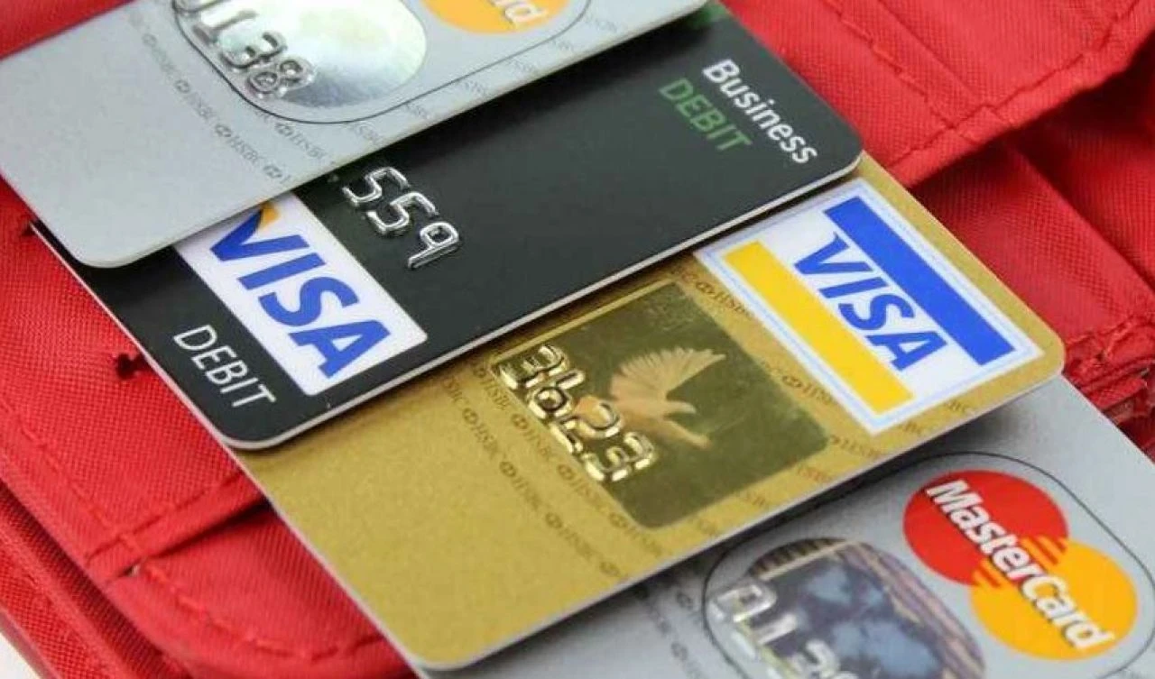 "Çılgınca tüketim yapıldı, kredi kartlarına sınırlama getirilmeli"