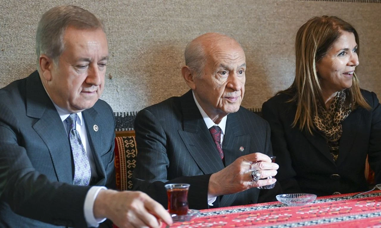 Devlet Bahçeli'ye favori şarkısı soruldu! Tereddüt etmeden o parçayı açtırdı