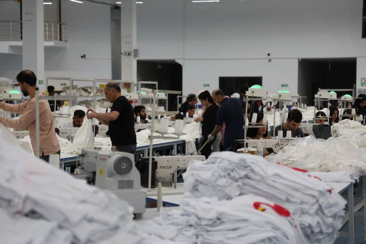 Dünya markalarına üretim yapan fabrika maaş + yemek + yol ücreti veriyor! Ancak işçi bulamıyor - 3. Resim
