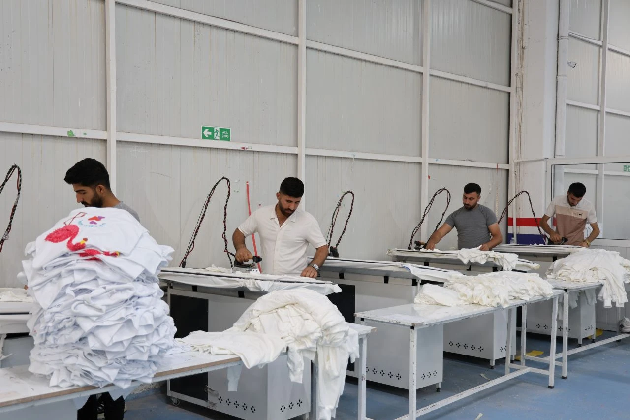 Dünya markalarına üretim yapan fabrika maaş + yemek + yol ücreti veriyor! Ancak işçi bulamıyor - 1. Resim