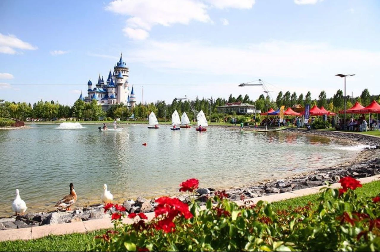 Eskişehir Sazova Parkı saat 10.00'da açılıyor ve 17.15'de kapanıyor