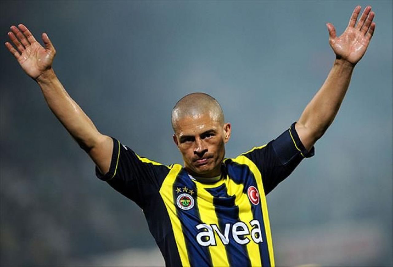 Fenerbahçe'nin efsanesi Alex de Souza Antalyaspor ile 2 yıllık sözleşme imzaladı - 1. Resim