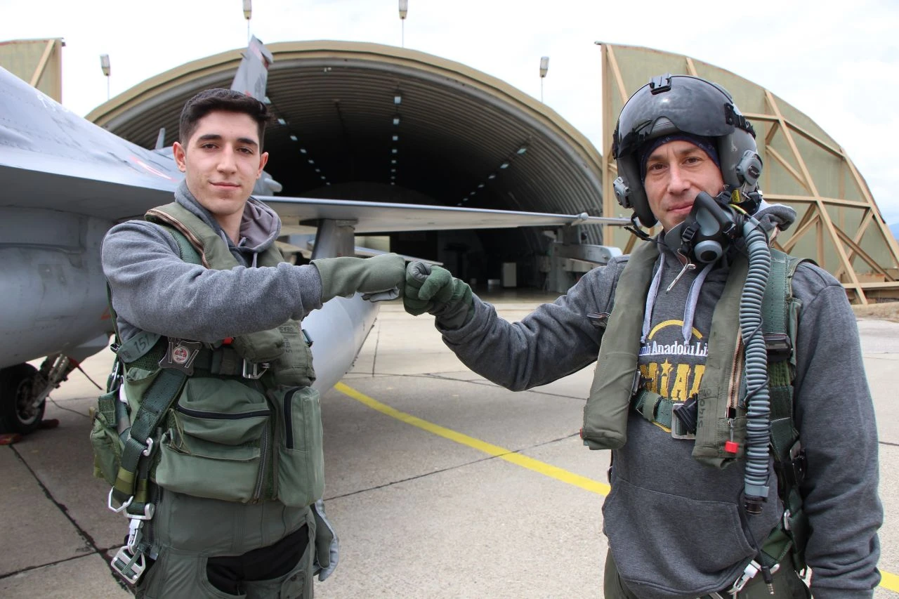 Geleceğin pilotları F-16 kokpitinde: 'Yarın KAAN'ları, KIZILELMA'ları siz uçuracaksınız'