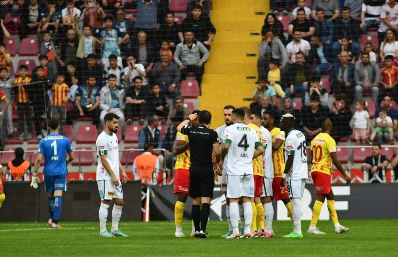 Konyaspor karşısında 1 puan alan Kayserispor ligde kalmayı garantiledi!
