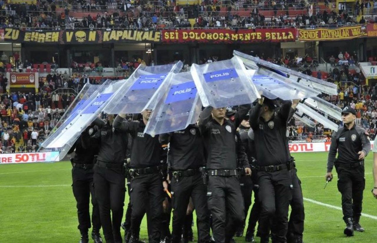 Konyaspor karşısında 1 puan alan Kayserispor ligde kalmayı garantiledi!