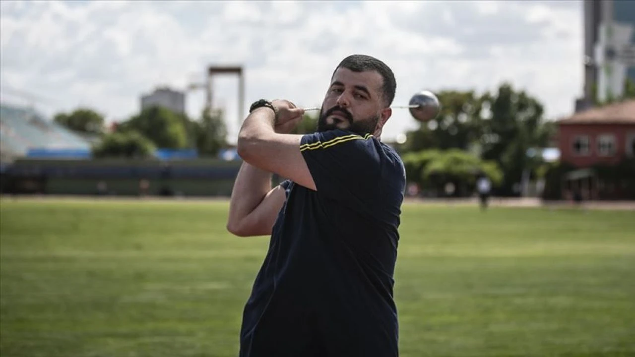 Milli Sporcu Özkan Baltacı çekiç atmada altın madalya kazandı