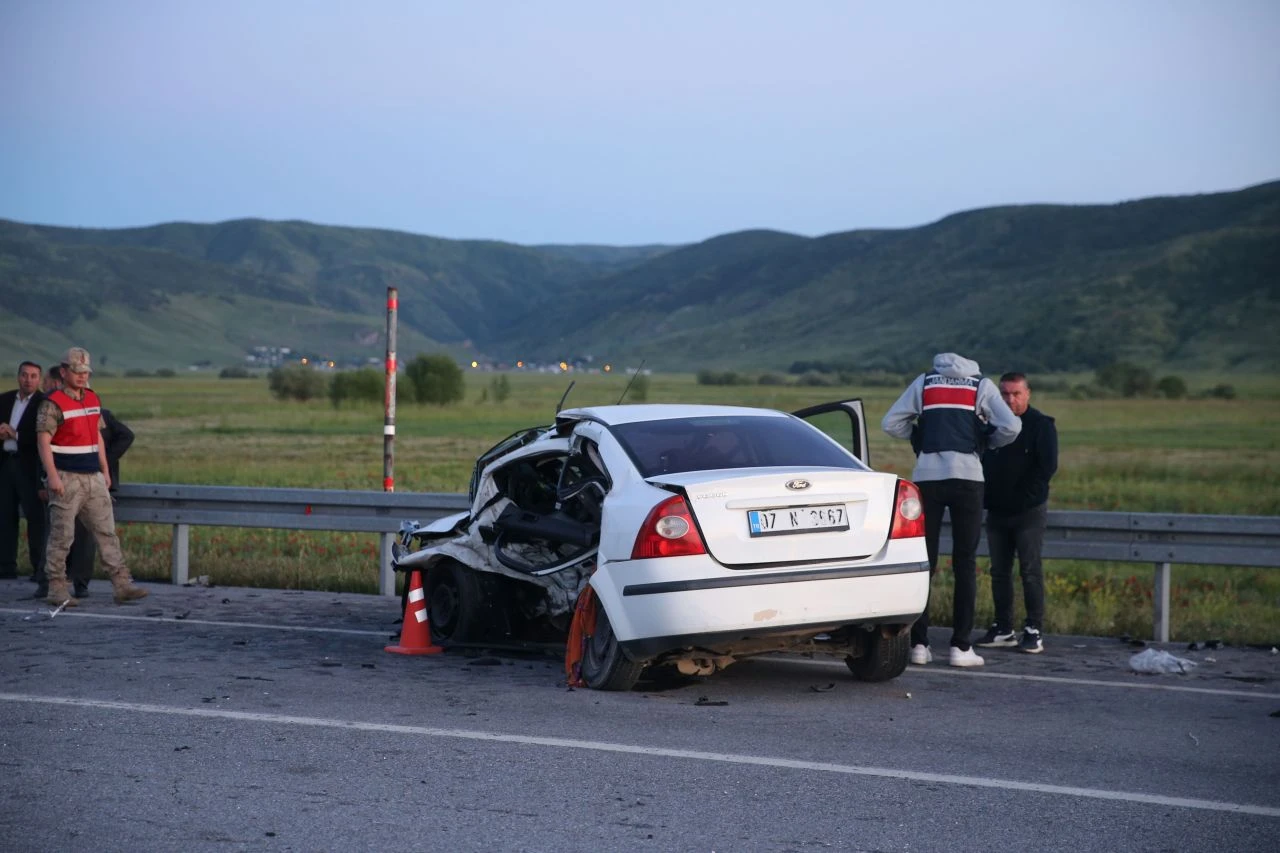 Muş'ta kahreden kaza: 3 ölü, 5 yaralı - 1. Resim