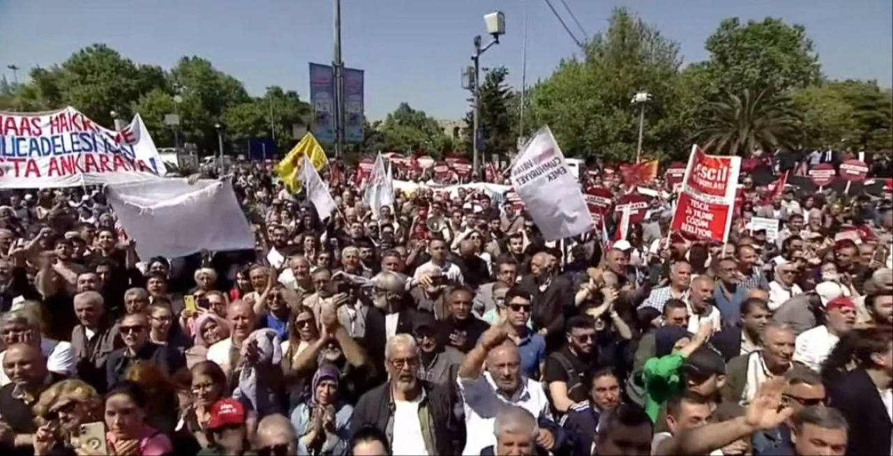 Özgür Özel, hükümeti 'atama ve mülakat' üzerinden eleştirdi: Haksızlıktır, kul hakkına girmektir - 3. Resim