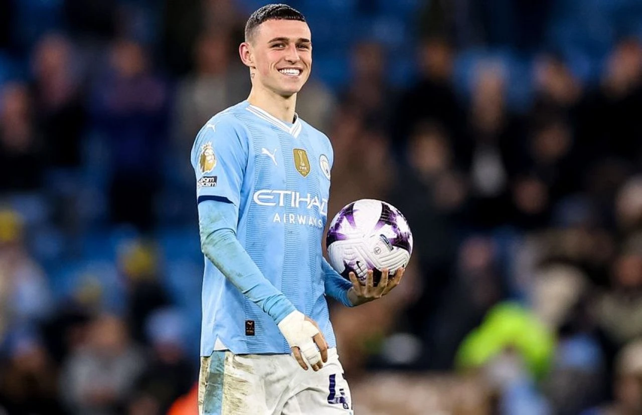 Premier Lig'de yılın futbolcusu Phil Foden seçildi - 1. Resim