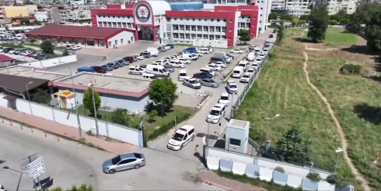 Son dakika! 50 milyon TL değerinde altın ele geçirildi: 13 şüpheli gözaltında - 1. Resim