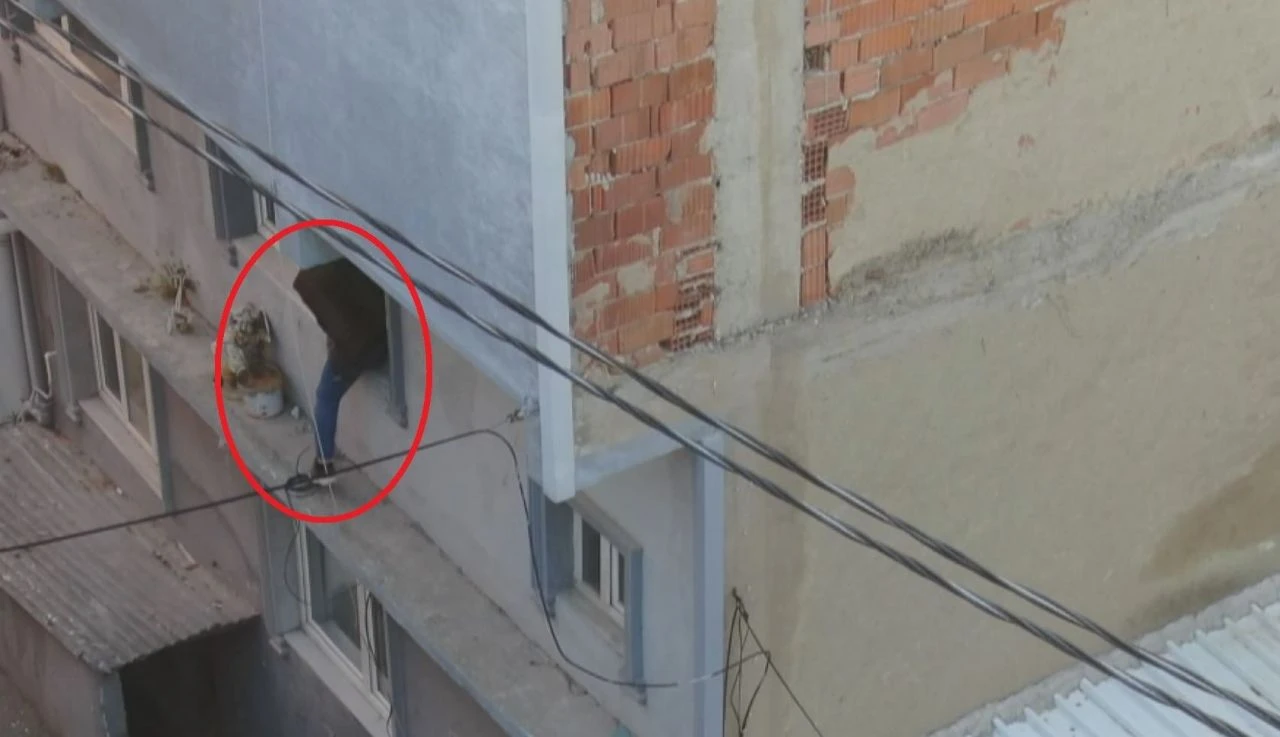 Zehir tacirlerine büyük darbe! Çatıdan kaçmaya çalıştılar