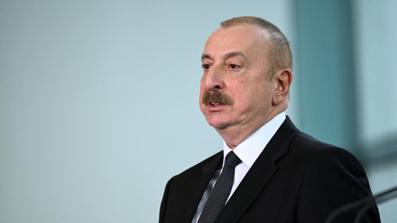 Aliyev&#039;den Reisi&#039;nin helikopterinin kazasının ardından destek mesajı