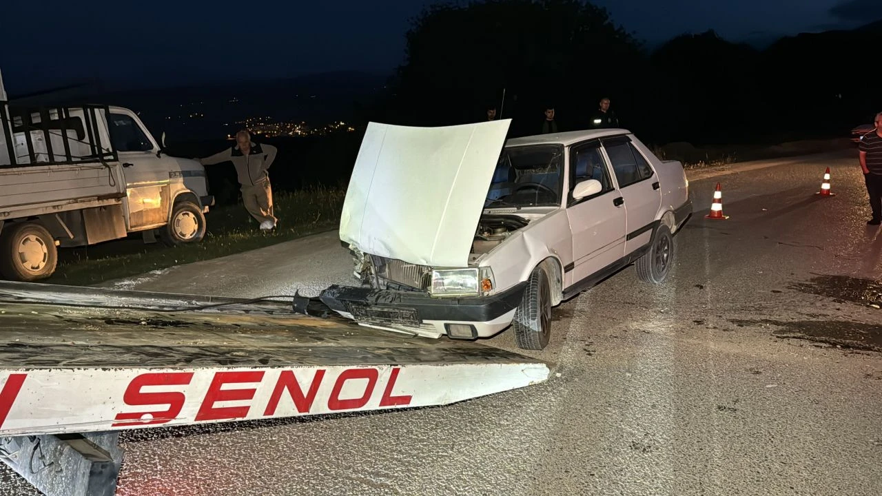 Alkollü sürücü otomobille çarpıştı, 4 yaralı var - 1. Resim