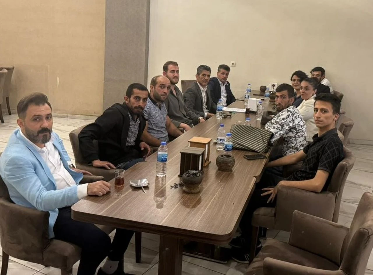 DEM'li belediyelerin işçi çıkarmasına tepkiler büyüyor! Sendikalar harekete geçti - 1. Resim