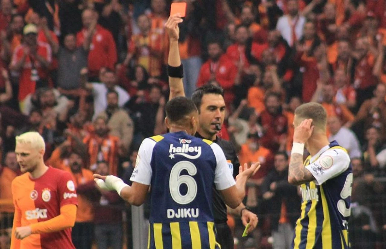 Fenerbahçe derbide iki yıldızını kaybetti! Batshuayi ve Djiku son maçta yok - 1. Resim