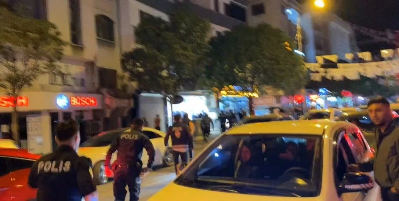 Galibiyet sevinci yaşayan Fenerbahçe taraftarına Galatasaraylılar saldırdı