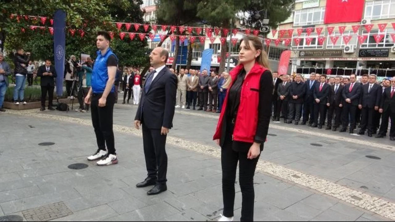 Samsun'da Atatürk Anıtı'na çelenk bırakıldı, 19 Mayıs törenleri başladı