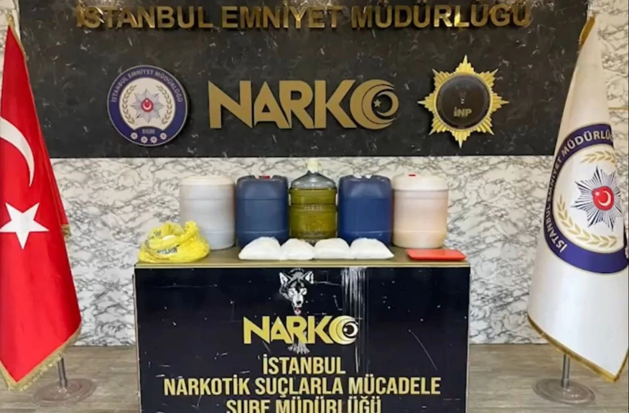 Zehir tacirlerine 10 ayrı adreste baskın: 1 ton 23 kg metamfetamin ele geçirildi - 2. Resim