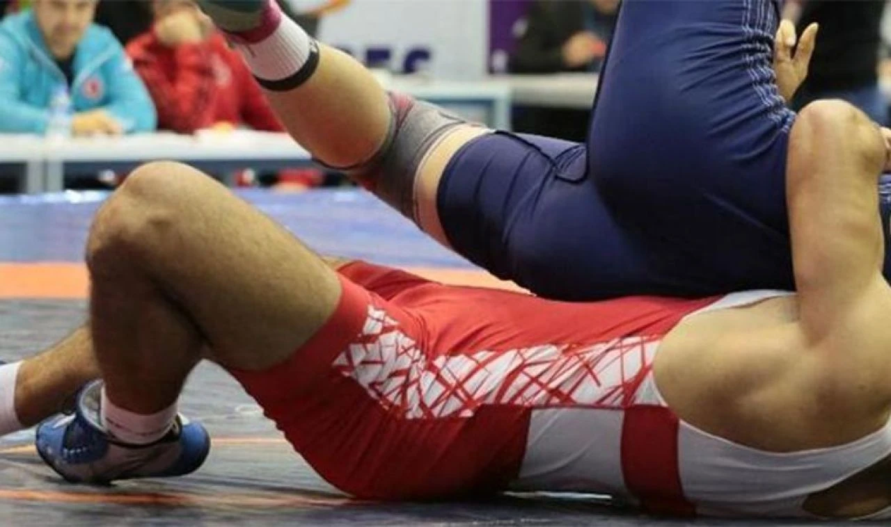 Avrupa 23 Yaş Altı Güreş Şampiyonası'nda Türk sporcular Emre Mutlu ve Yüksel Sarıçiçek finale çıktı