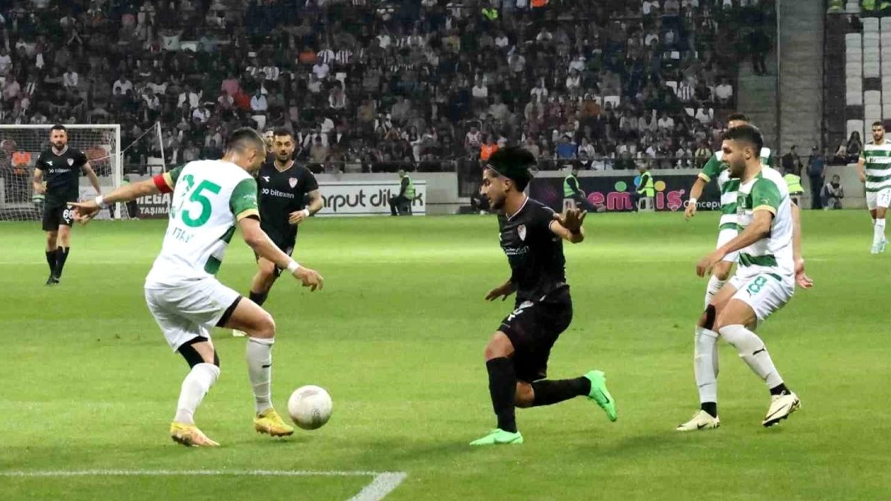 Elazığspor, Efeler 09 SFK'yı 4-0 mağlup etti ve finale yükseldi