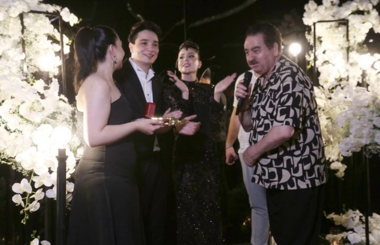 İbrahim Tatlıses'ten yüzüklerini taktığı gençlere düğün tavsiyesi