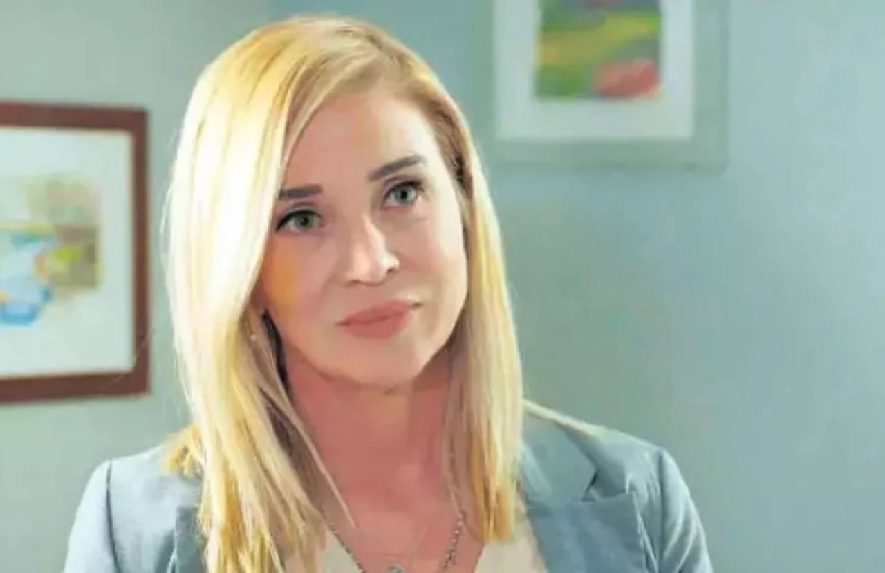 Oyuncu Buket Dereoğlu, sandviçinin içinden çıkanlara sitem etti