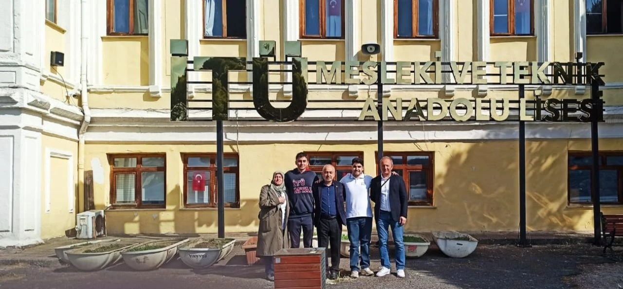 Türk gençlerinden gururlandıran başarı!