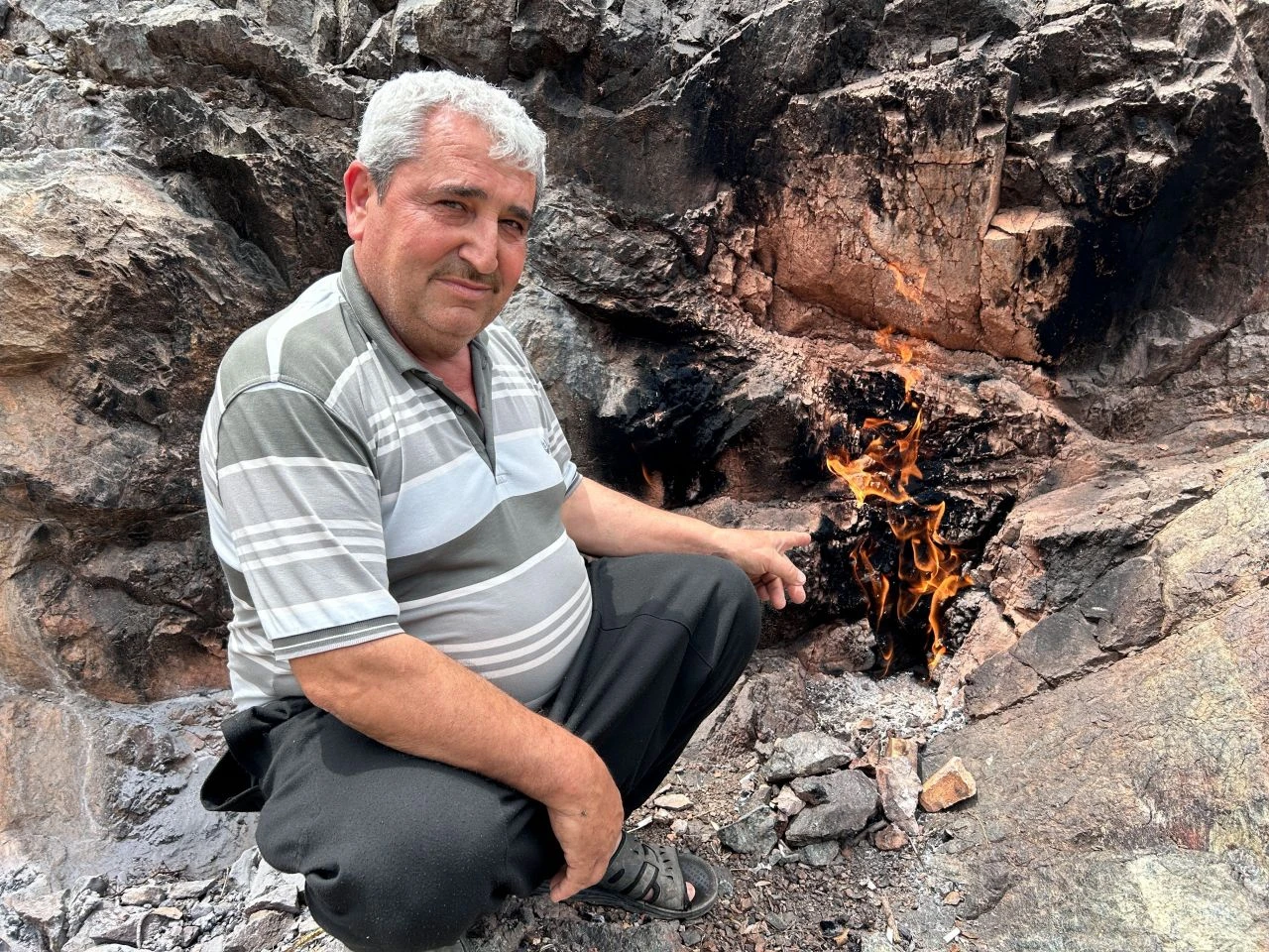 Yıllardır hiç sönmeden yanan taş! Kimse ne zaman başladığını bilmiyor