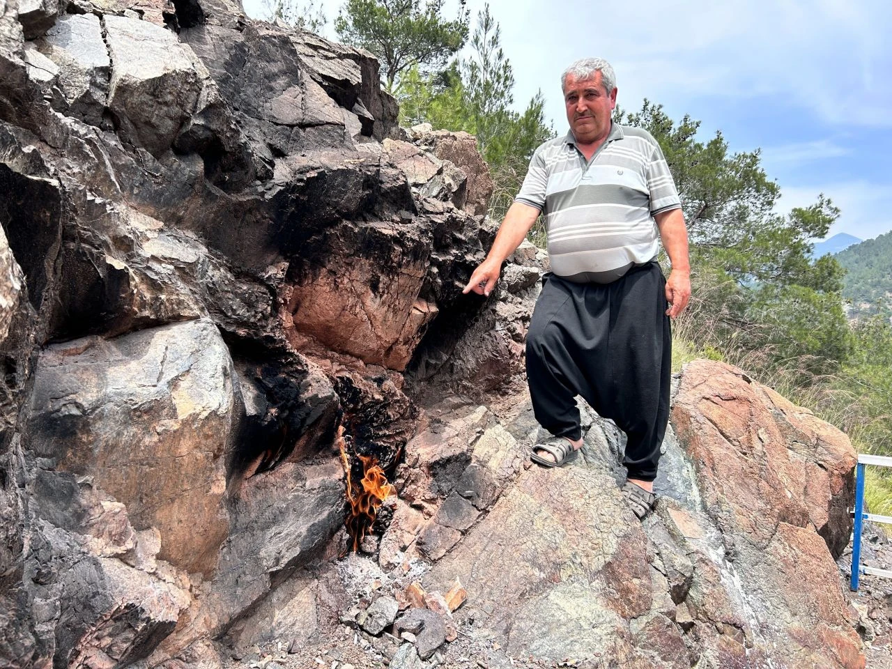 Yıllardır hiç sönmeden yanan taş! Kimse ne zaman başladığını bilmiyor