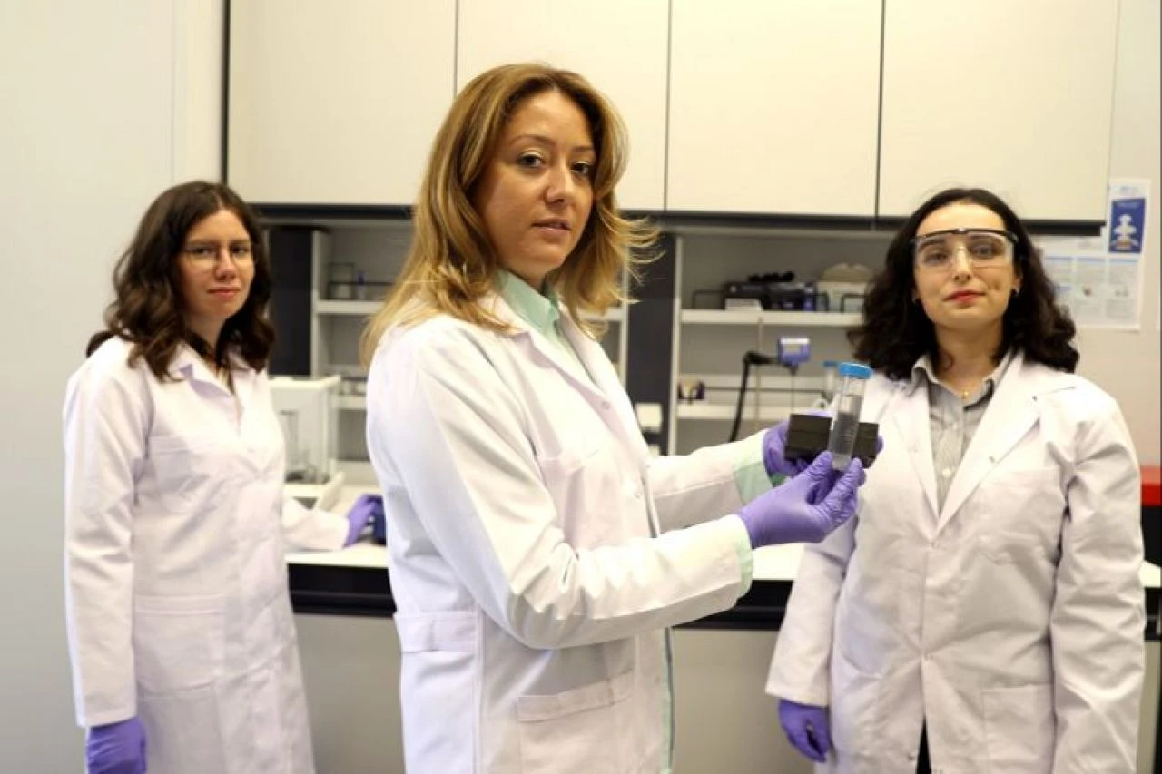 Denize sızan petrol ekosisteme zarar vermeyen yöntemlerle temizlenecek