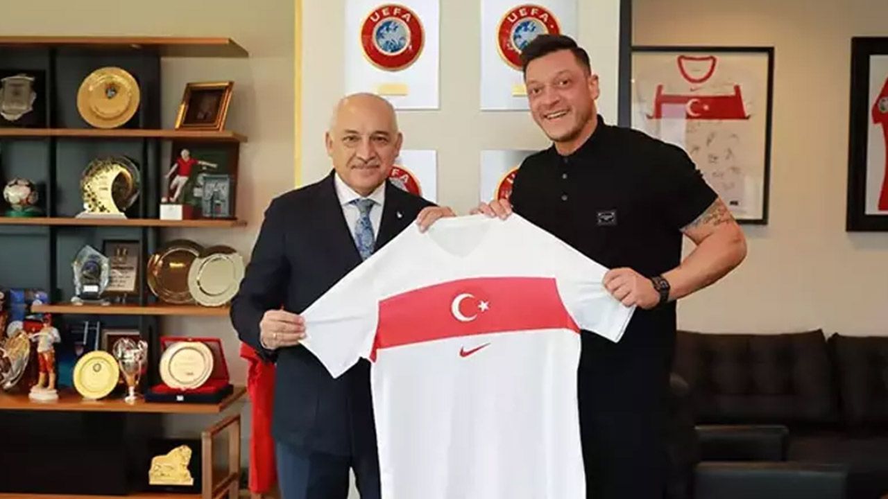 Mesut Özil, TFF Başkanı Mehmet Büyükekşi&#039;yi ziyaret etti