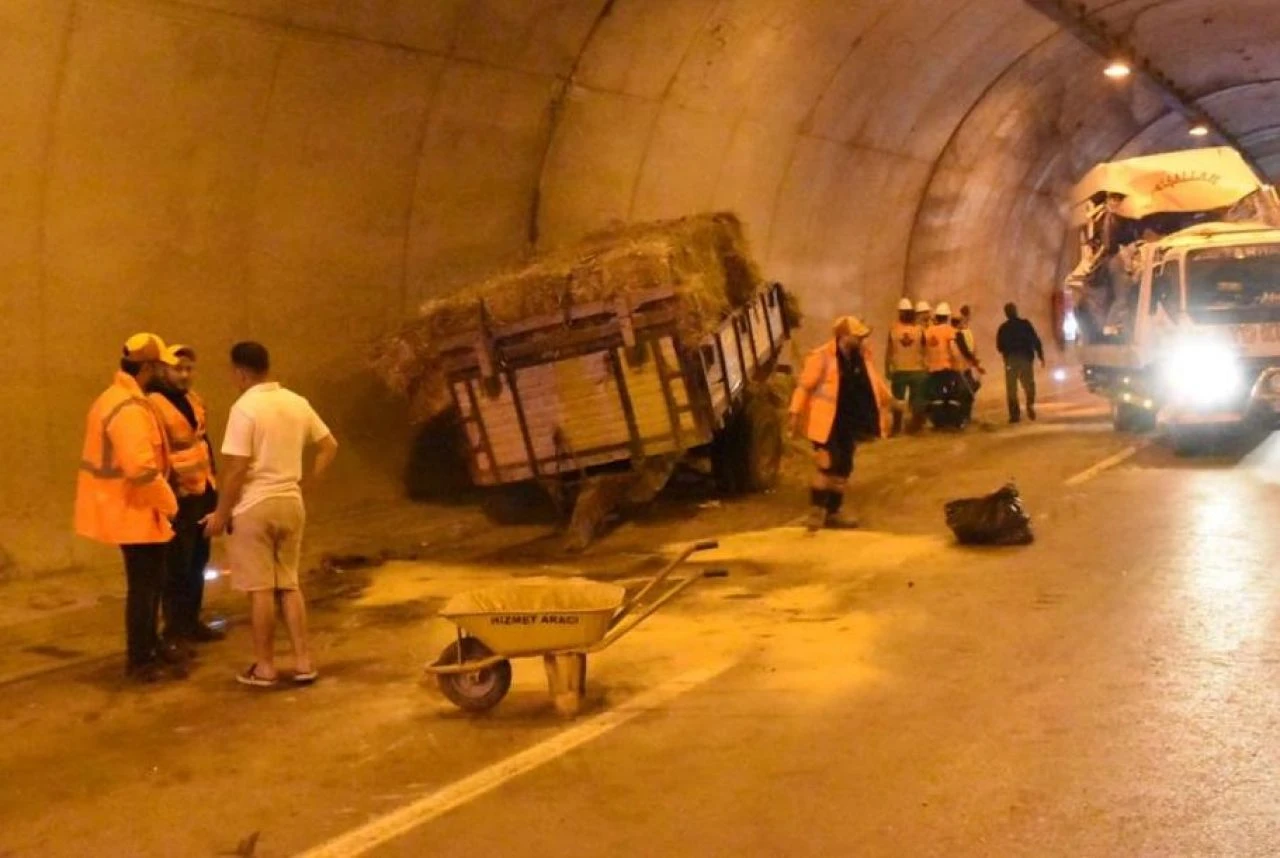 Tünelde feci kaza! Yolcu minibüsü ile traktör çarpıştı: Çok sayıda yaralı var