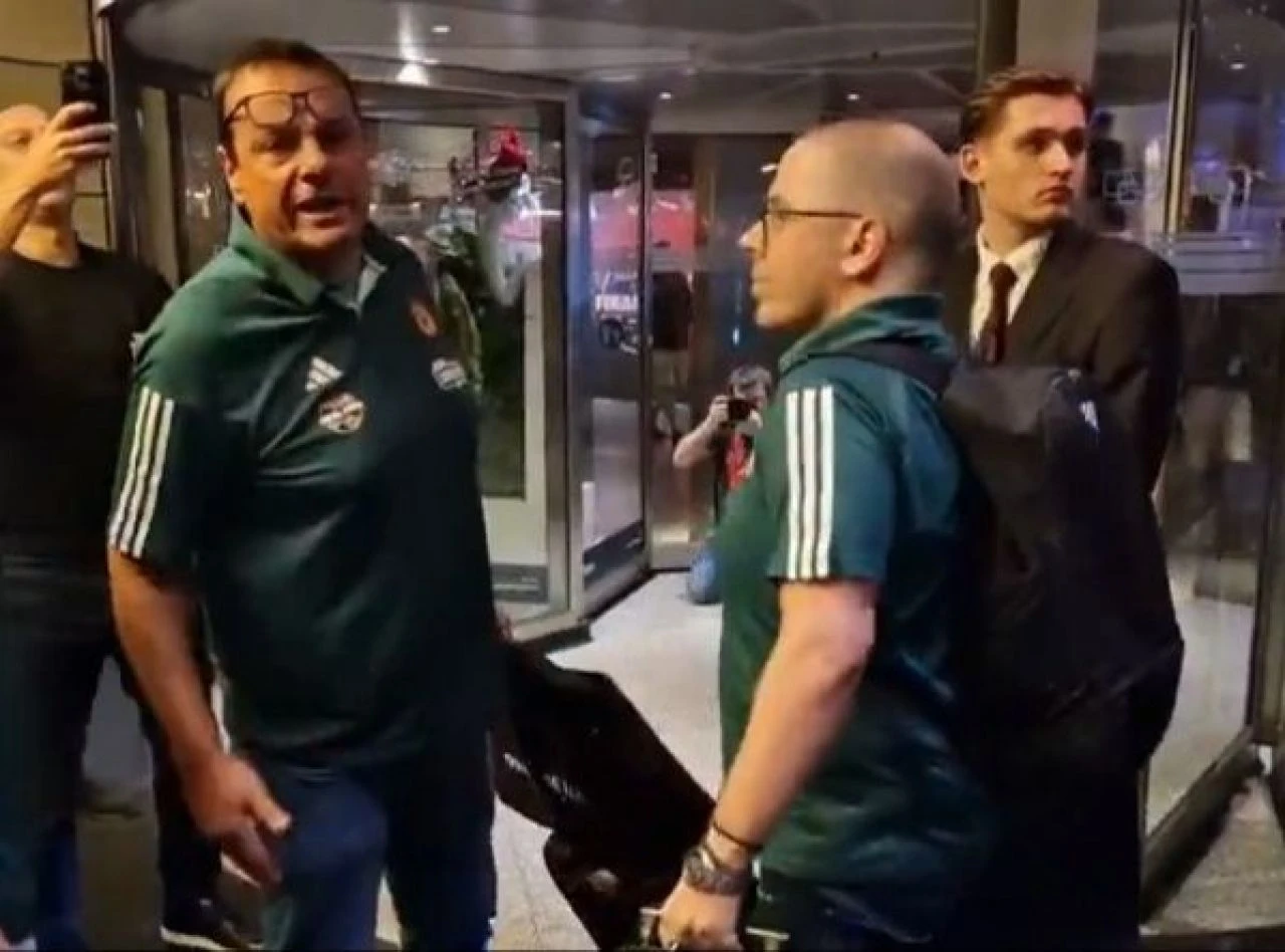 Berlin'de Ergin Ataman ve Fenerbahçe taraftarı arasında sinkaflı küfürleşme