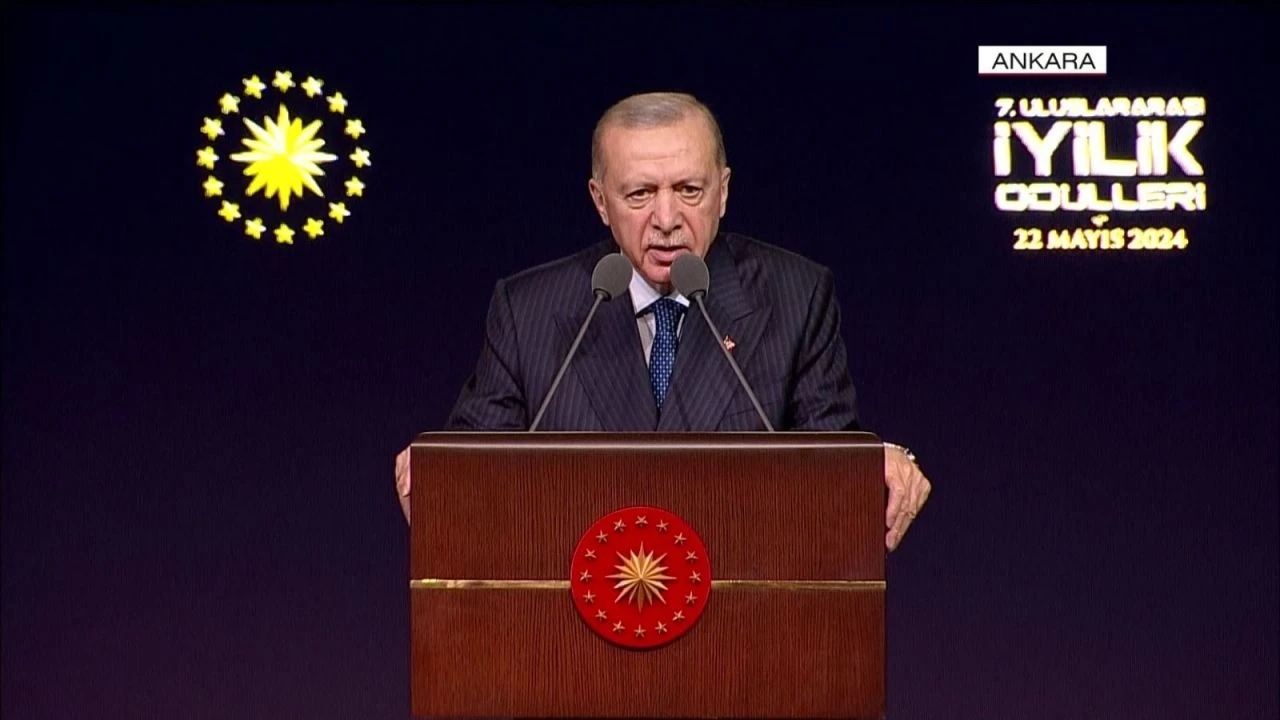 Cumhurbaşkanı Erdoğan 'İyilik Ödülleri' töreninde konuşuyor: Refah'a saldırarak gerçek niyetini gösterdi