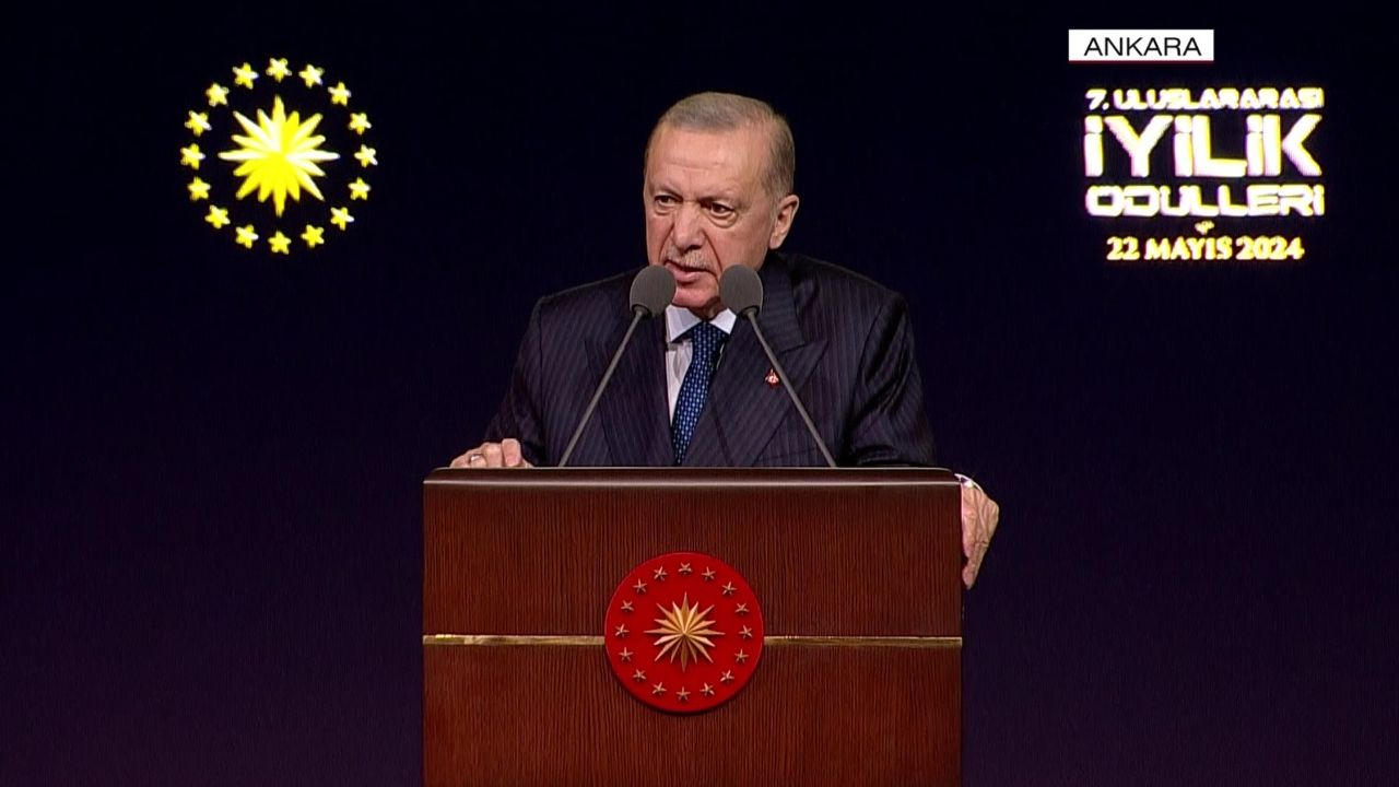 Cumhurbaşkanı Erdoğan &#039;İyilik Ödülleri&#039; töreninde konuşuyor: Refah&#039;a saldırarak gerçek niyetini gösterdi