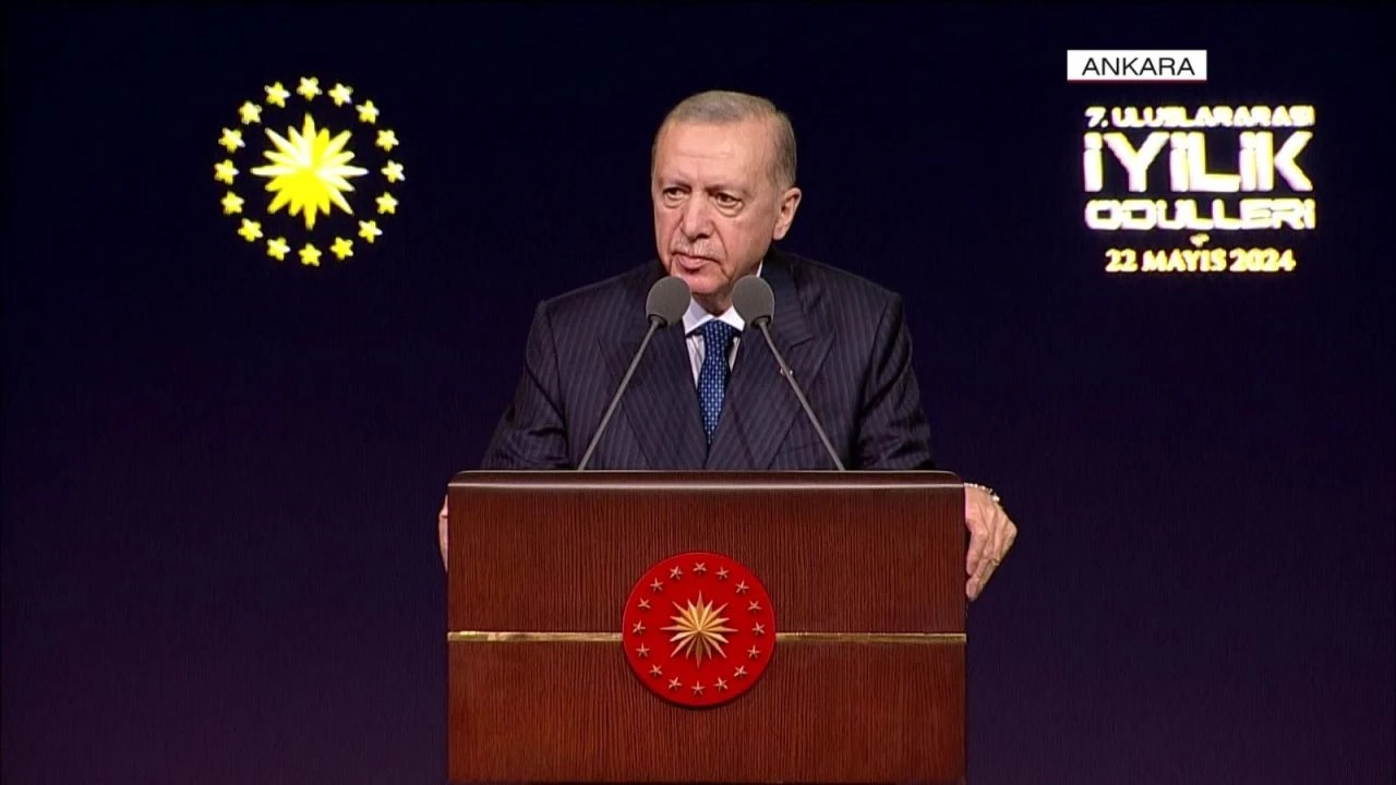 Cumhurbaşkanı Erdoğan 'İyilik Ödülleri' töreninde konuşuyor: Refah'a saldırarak gerçek niyetini gösterdi