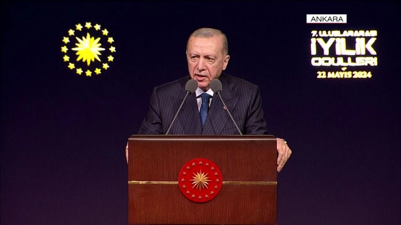 Cumhurbaşkanı Erdoğan 'İyilik Ödülleri' töreninde konuşuyor: Refah'a saldırarak gerçek niyetini gösterdi