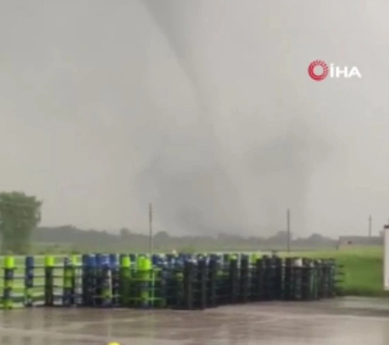 Dev hortumlar kamerada: Çok sayıda can kaybı var - 1. Resim