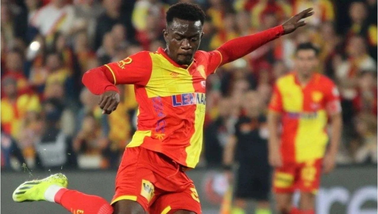 Göztepe, Nijeryalı Anthony Dennis'in sözleşmesini 2026-2027 sezonunun sonuna kadar uzattı - 1. Resim