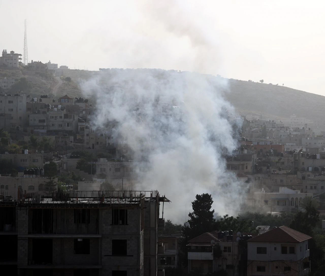 İsrail güçleri Cenin'e saldırdı, ölüleri taşıyan ambulansı alıkoydu - 1. Resim
