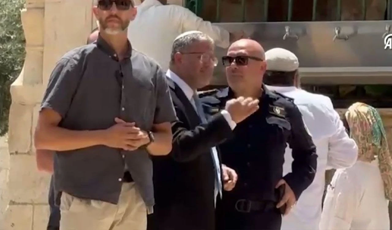 İsrailli aşırı sağcı bakandan polis korumasıyla Mescid-i Aksa'ya baskın - 2. Resim