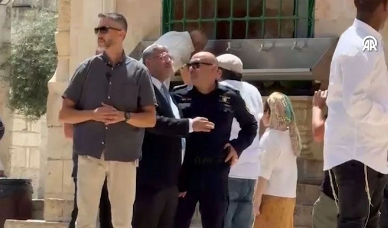 İsrailli aşırı sağcı bakandan polis korumasıyla Mescid-i Aksa'ya baskın - 1. Resim