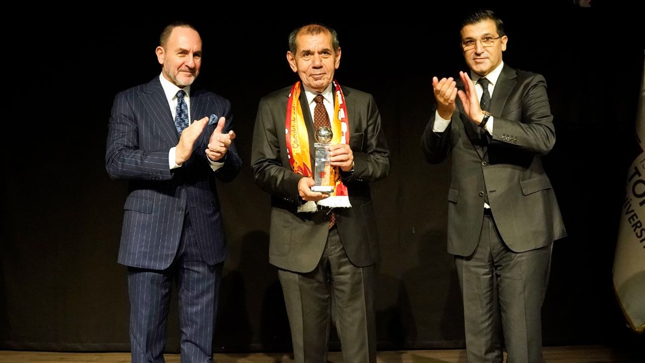 İstanbul Topkapı Üniversitesi&#039;den Dursun Özbek’e “Yılın Spor Yöneticisi” ödülü 